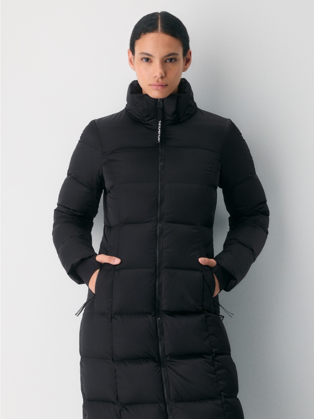 Aritzia Black Supersnug Long Super Puff RDS